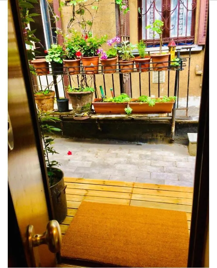 Appartamento Aria Condizionata, Loft a 13' dal Duomo con ampio Balcone WiFi e Netflix Milano 0*,  Italia