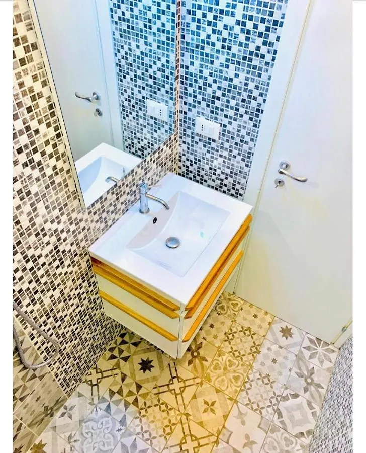 Appartamento Aria Condizionata, Loft a 13' dal Duomo con ampio Balcone WiFi e Netflix Milano 0*,
